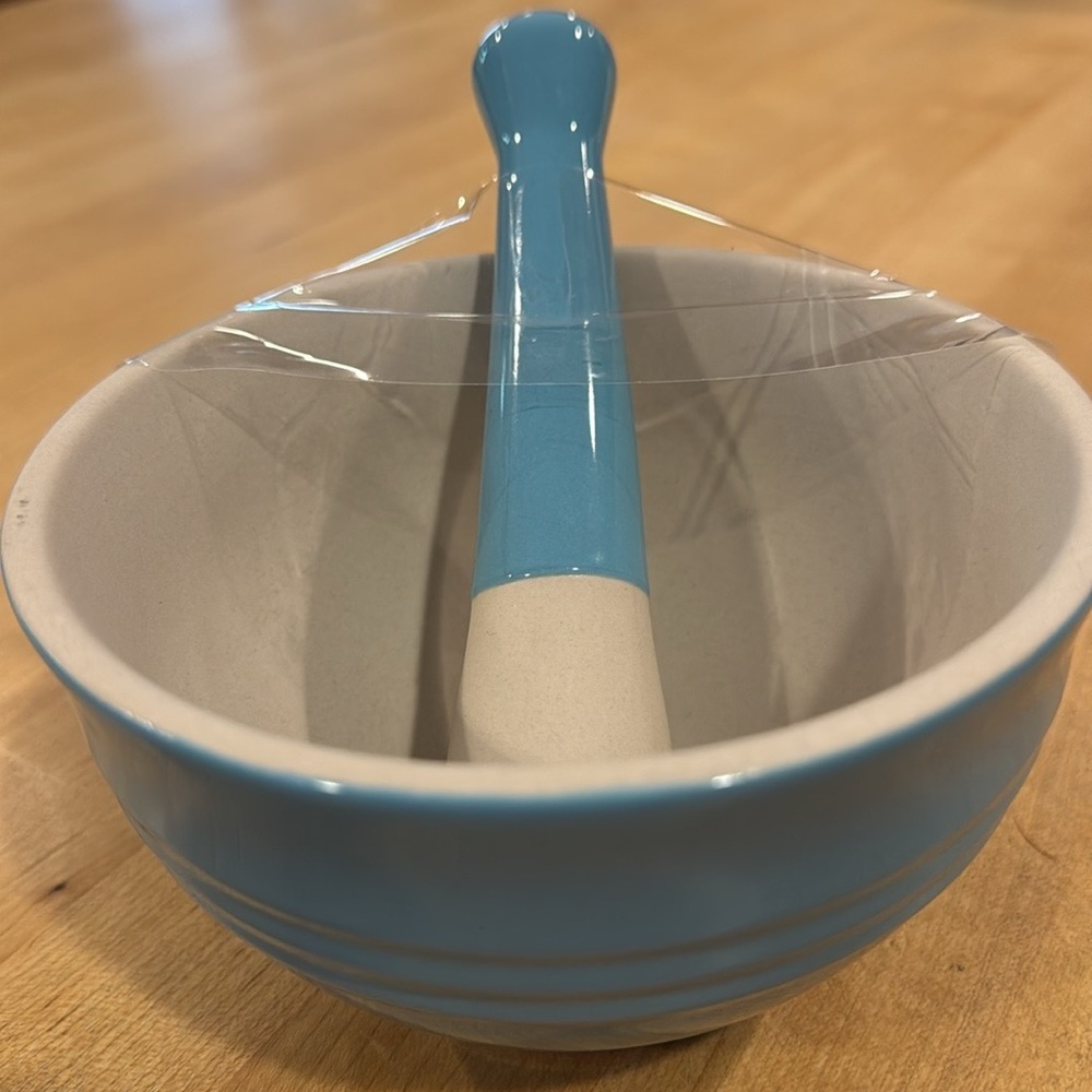 NWT Le Creuset Turquoise Mortar & Pestle - 17 oz.